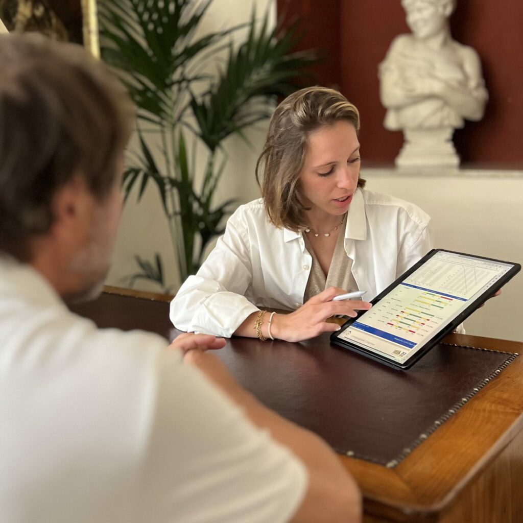 Dott.ssa Giorgia Dalpozzo durante una visita di controllo in ambulatorio